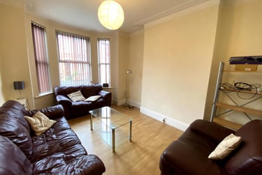 4 bed flat, Hall Road, Victoria Park, Manchester, M145HN - Image 3